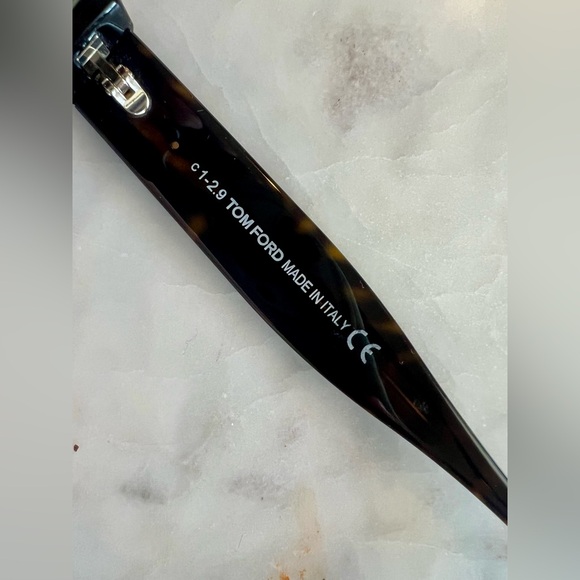 TOM FORD Cats Eye polarized sunglasses with case. - Picture 4 of 6